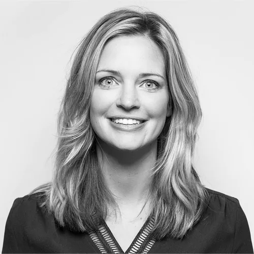 Portret van Simone, juridisch adviseur bedrijfsovernames bij Raise
